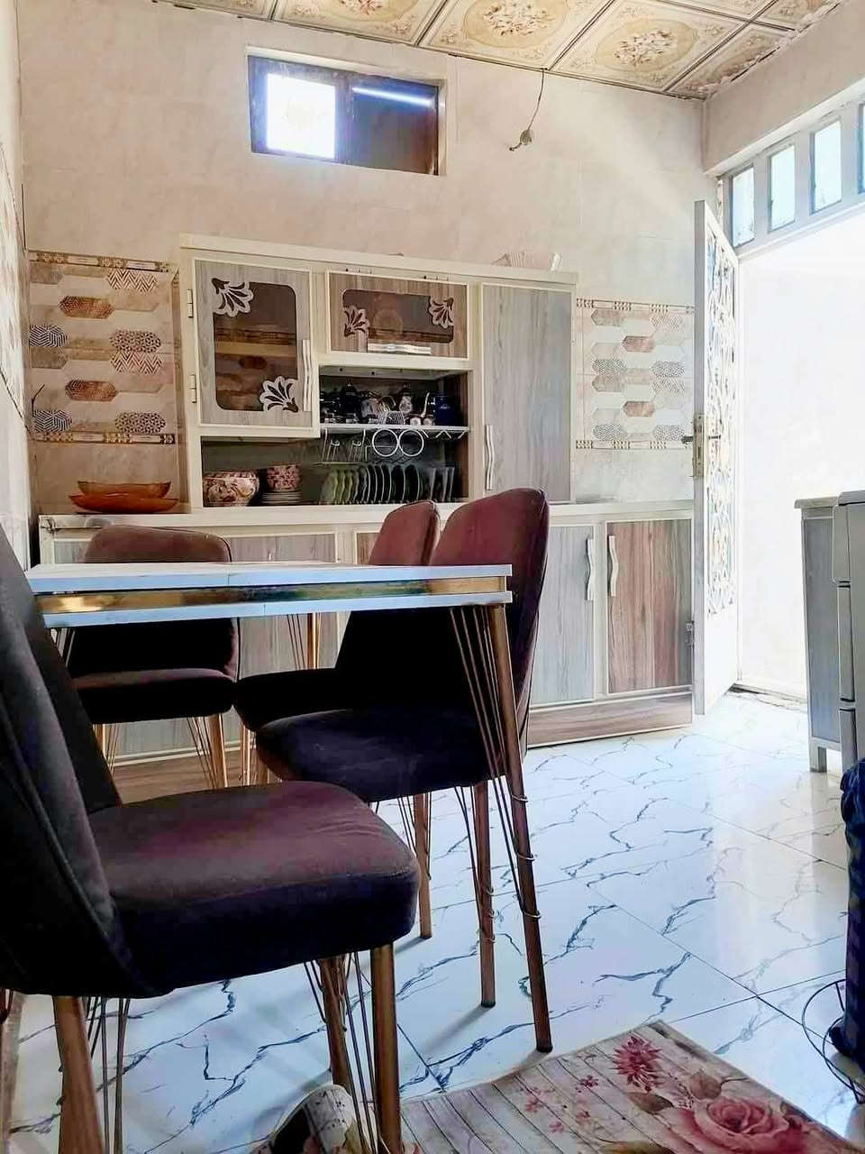 بيع  ومراوس  بنقد والاقساط  ١٠٠ ركن  طابقين. الطابق الارضي جاهز. الطابق الثاني  هيكل. يحتوي على ٣غرف نوم. صالتين مطبخ صحيات استقبال  الطابق الارضي غرفه نوم صاله مطبخ صحيات استقبال جاهز الطابق الثاني  هيكل غرفتين نوم صاله 
تجعيب وبناء بلوك عكاد  سعر ٢٧مليون اقساط ٣٥ مقدم ١٧مليون شهر ٥٠٠ عنوان دار النجف الأشرف كوفه براكيه شارع المطار القديم قرب اسواق الامير والسفير و نهايه شارع مقابل صيدليه صفاء عنوان المكتب الكوفة شارع المعمل قرب شارع المطار القديم مجاور صيدليه بلال مقابل صيدليه زحل جوار شارع سيد حبيب 
***********
***********
