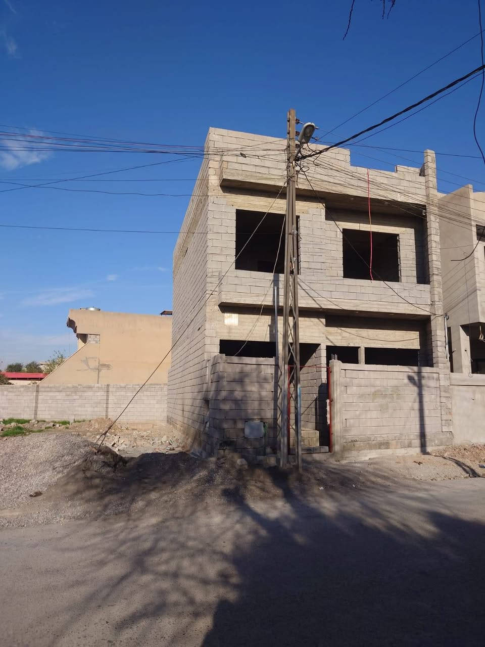 ⚜️عروض ,العصر الذهبي العقار والمقاولات
_____________________________
هيكل للبيع في حي المشراق قرب ثانوية ابن سينا الاهلية طابقين الطابق الارضي 1 غرفة نوم واستقبال ومطبخ وصحيات والطابق الثاني 3 غرف نوم وهول وصحيات.

📌التفاصيل

♦️مساحة 95 متر

♦️واجهة 7م

___________________________________________________
للاستفسار / مراجعة مكتب العصر الذهبي لتجارة العقارات والمقاولات أو الاتصال على الارقام التالية ⬇️

📱***********

📱***********

📱***********
____________________________________________________
🛑علما أن مكتبنا يحتوي على (👷مهندس استشاري للبناء والمقاولات/⚖️محامي مختص في ترويج وتعقيب المعاملات) لاتمام اعمالكم علي يد المختصين بها . 
____________________________________________________
⚜️موقع المكتب حي النور قرب اسواق عبد الحكيم.
