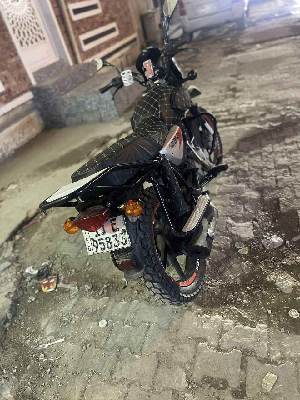 السلام عليكم بوكسر موديل ٢٣مرقمه لوحه وسنويه انكليزي كامله تحويل ثاني يوم مكفوله  ماشيه ٢٨حقيقي مكاني اعضميه
***********
