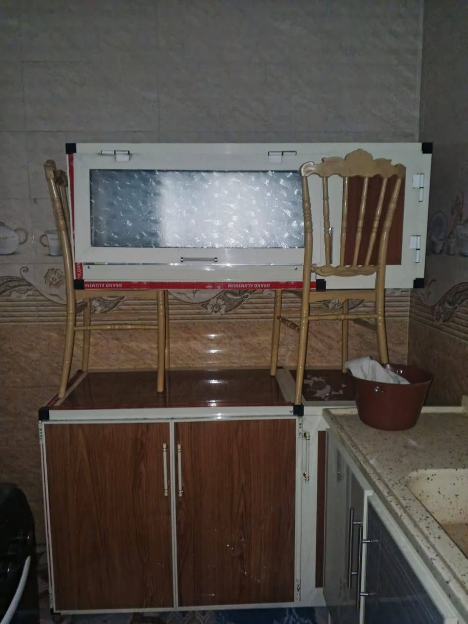 كاونتر اللمنيوم عدد ٢ هنه وملحقات
الاول صغير 3بوب والملحق باب والثاني رفع
الثاني كبير 4بوب والملحق بابين ورفع ثنين
***********
