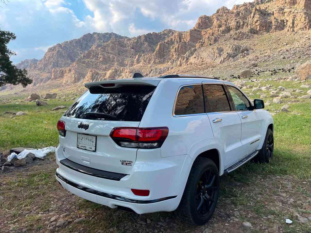 السلام  عليكم ورحمة الله وبركاته 

‏‎‏‎       ——— لـلـبـيع  ———

جيب كراند شيروكي —   Jeep Grand Cherokee

‏‎‏‎وراد خليجي   شركة هارلم .       

‏‎‏‎الموديل           —   2021

فئة.                 —  Limted 

حجم المكينه   —   V6

‏‎‏‎اللون               —    ابيض  

‏‎‏‎المسافه المقطوعه — 56.000 mil 

‏‎‏‎حاله السياره. — مكفول كفاله عام 

‏‎‏‎المواصفات 
-صلايد 
- رادار كبير 
-3 شاشة 
‏‎‏‎- بصمة تشغيل 
‏‎‏‎- بصمة أبواب 
‏‎‏‎-تشغيل عن بعد 
‏‎‏‎-ترحيب عند الاقتراب 
‏‎‏‎-كشنات جلد 
-داخل لونين مميز مشمشي
‏‎‏‎- رادار جانبي 
‏‎‏‎-رادار امامي 
‏‎- رادار خلفي 
‏‎‏‎- شاشه كبيره تدعم نظام الأبل كار باي ونظام الاندرويد 
‏‎-تدفئة ستيرن 
‏‎-گير ماوس 
‏‎-اوتو هولد
‏‎-اوتو ستوب 
‏‎-هندبريك بصمه 
‏‎-٧وضعيات قياده 
‏‎‏‎-كشنات تدفئة 
‏‎‏‎- ستيرن بحركه كهربائيه 
‏‎‏‎- تبريد مركزي 
‏‎‏‎- بگ لايت LED 
‏‎-صندوق كهربائي 
‏‎‏‎- كرسي تبريد و تدفيه 
‏‎‏‎-كرسي السايق والراكب بحركه كهربائيه
‏‎‏‎-تحكم ستيرن جهتين 
‏‎‏‎-تحديد سرعه 
‏‎‏‎-مانع انزلاق 
‏‎‏‎-ليد نهاري
‏‎‏‎-كامره خلفيه دواره 
‏‎‏‎باقي المواصفات المعروفه 

‏‎‏‎رقم السياره    — بغداد  

‏‎‏‎للأستفسار.     — ***********
وەتساپ رانية, السليمانية
