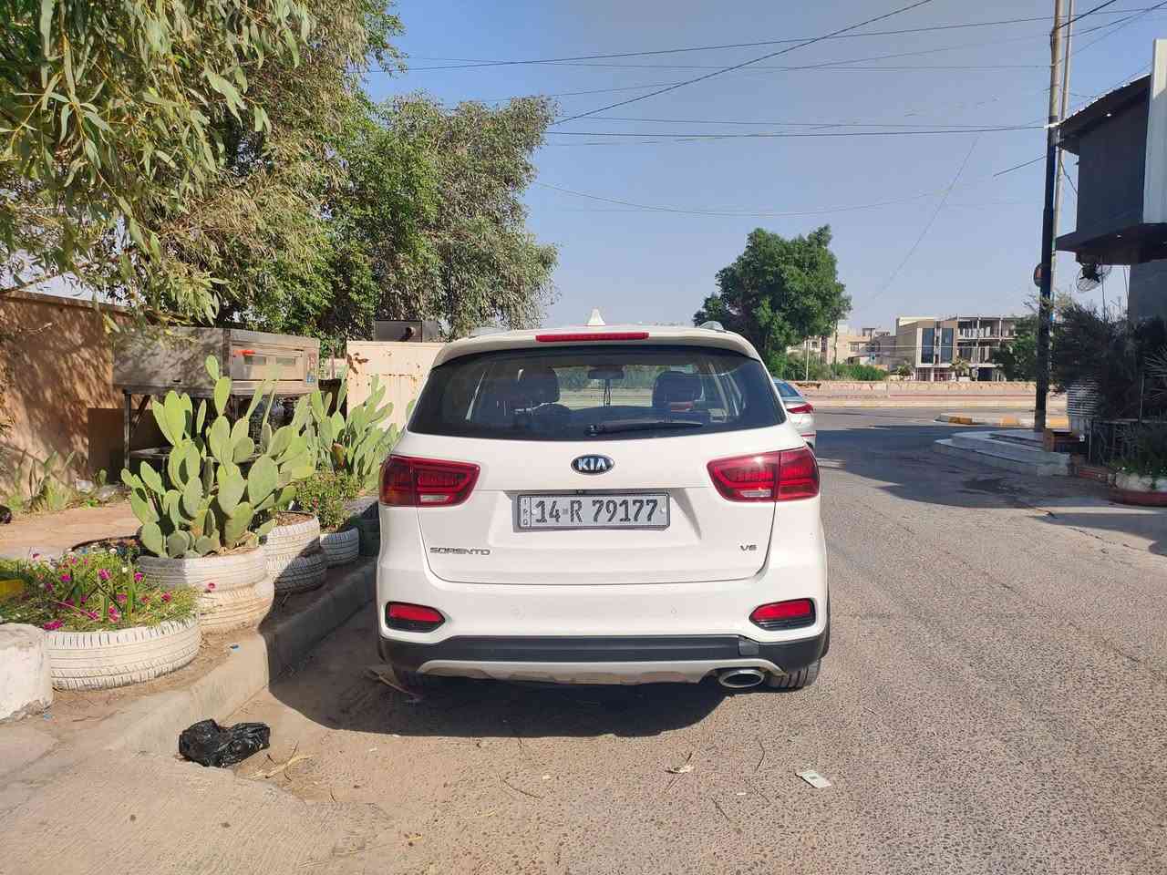 السلام عليكم كيا سورنتو موديل ٢٠١٩ خليجي ماشيه ١٦٠ رقم بصره بسمنه مشروع وطني رقم نكليزي لسياره جاهزه كير محرك كفاله تخم تاير حداديه تبريد  سبعه راكب محرك6 سلندر جاهزه على اخر حبايه واحلى من لصور بيها جاملغ  لامامي ولباب طخه ستوته   بارد قليل  سعرها ٢٣٨ وبيها مجال للشراي مكاني العماره حي القاهره  للاستفسار على هاذ لرقم بي واتساب ***********
