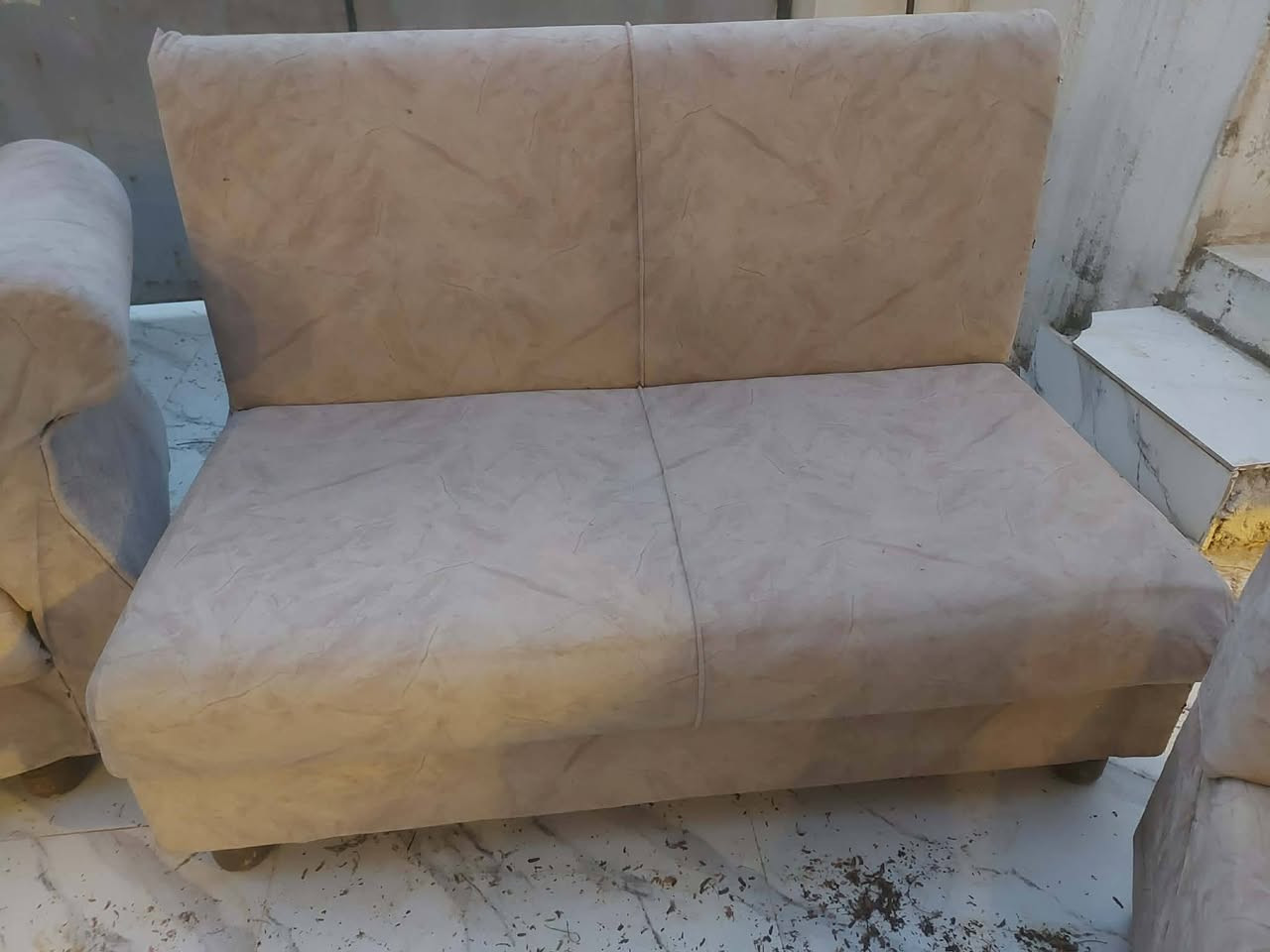 السلام عليكم طخم مستعمل للبيع داخل الموصل بسعر ٣٥٠ وبيه مجال بسيط للشراي ست قطع. زاويتين وثلاث قطع اكبار وقطعة صغيرة للتواصل على الرقم ***********
