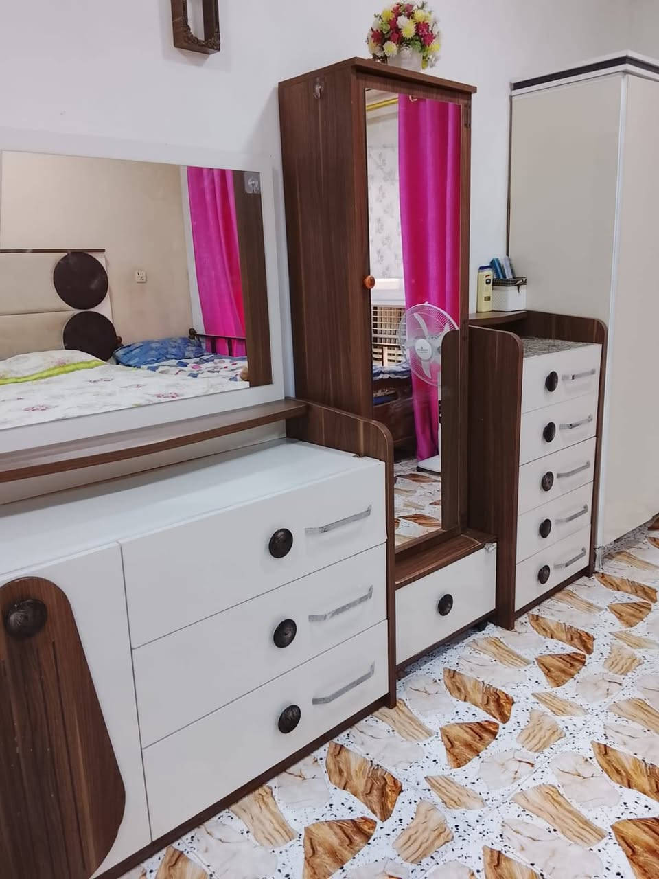 غرفه نوم ٨قطع شويه يرادله ترتيب مثل ما واضح بالصوره مو تجي وتكول بيه كسر شي. هاي الموجود السعر. ٣٢٥ الف بي مجال


**إذا كنت صاحب هذا الإعلان وتريد حذفه لأي سبب، رجاءا أرسل رسالة إلى الدعم الفني**