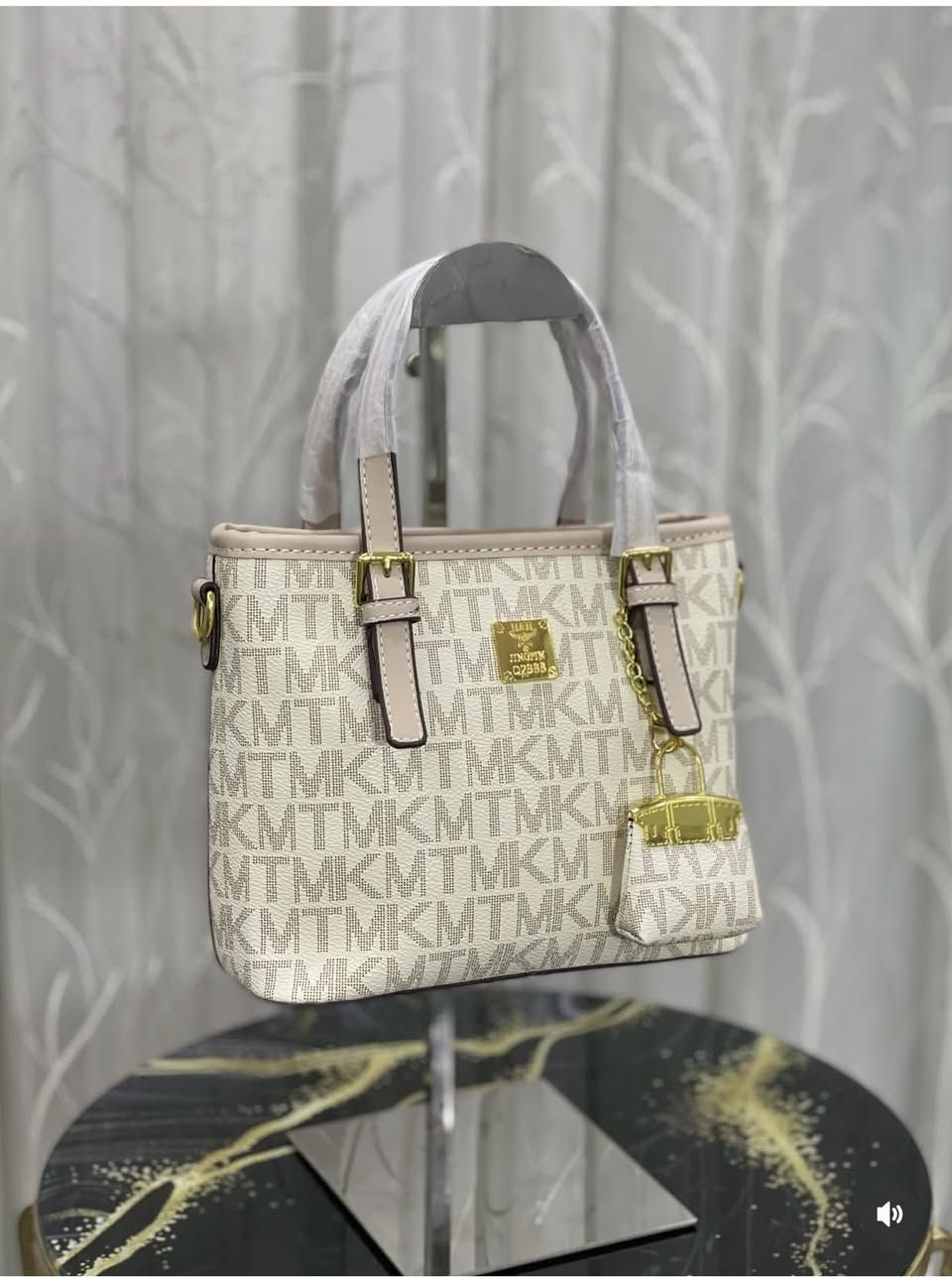 👜 حقائب نسائية مطبّعة(عرض خاص السعر(15) الف
نقوش عصرية • ألوان جذابة • ستايل مختلف تماماً
مو بس حقيبة… قطعة تكمّل شخصيتك ✨
يوجد توصيل بغداد وباقي المحافظات🚚


**إذا كنت صاحب هذا الإعلان وتريد حذفه لأي سبب، رجاءا أرسل رسالة إلى الدعم الفني**