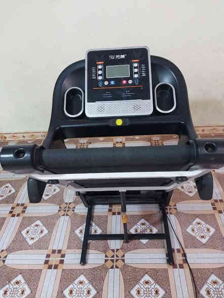 جهاز جري كهربائي مستخدم قليل كلش نضيف وشغال 100%
تحكماته كله شغاله سرعه من 1ال  12.0
يتحمل وزن 100 كيلو
السعر ١٧٠
البصرة 
رقم ***********
