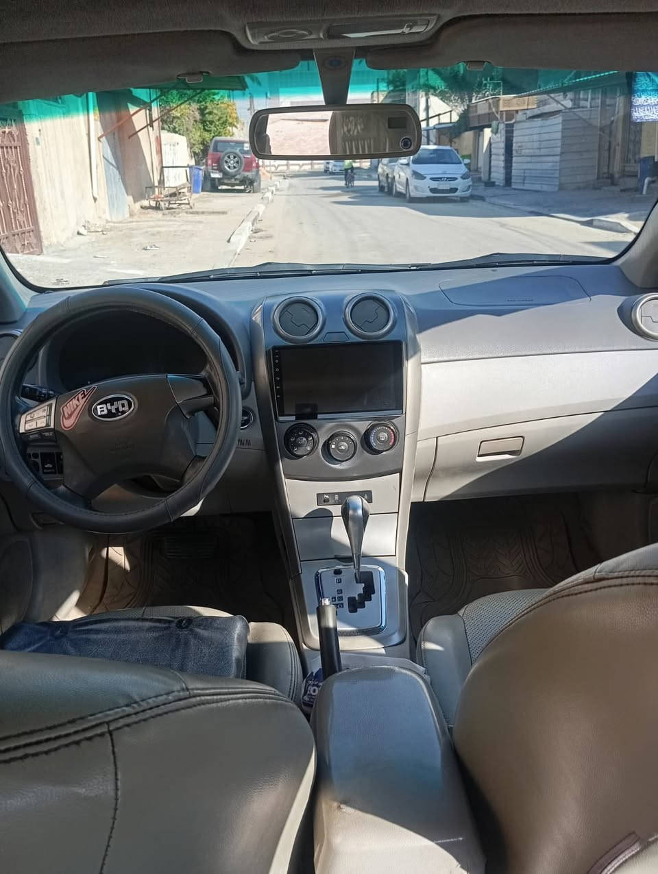 سلام عليكم سيارة بيوايدي  سنوية كاملة تاخذها متخدل هزة كبل تحويل سيارة خير من الله سيارة شوفت عينك نضيفة وكل نقص ما بيها محرك بلاد نضيف تخم تاير جواها سيارة كلشي جاهز بيها مديل ١٣ بصمة فتحة بل قمارة كاملة كل نقص ما بيها  السعر 47 الرقم *********** فقط وتساب بي
