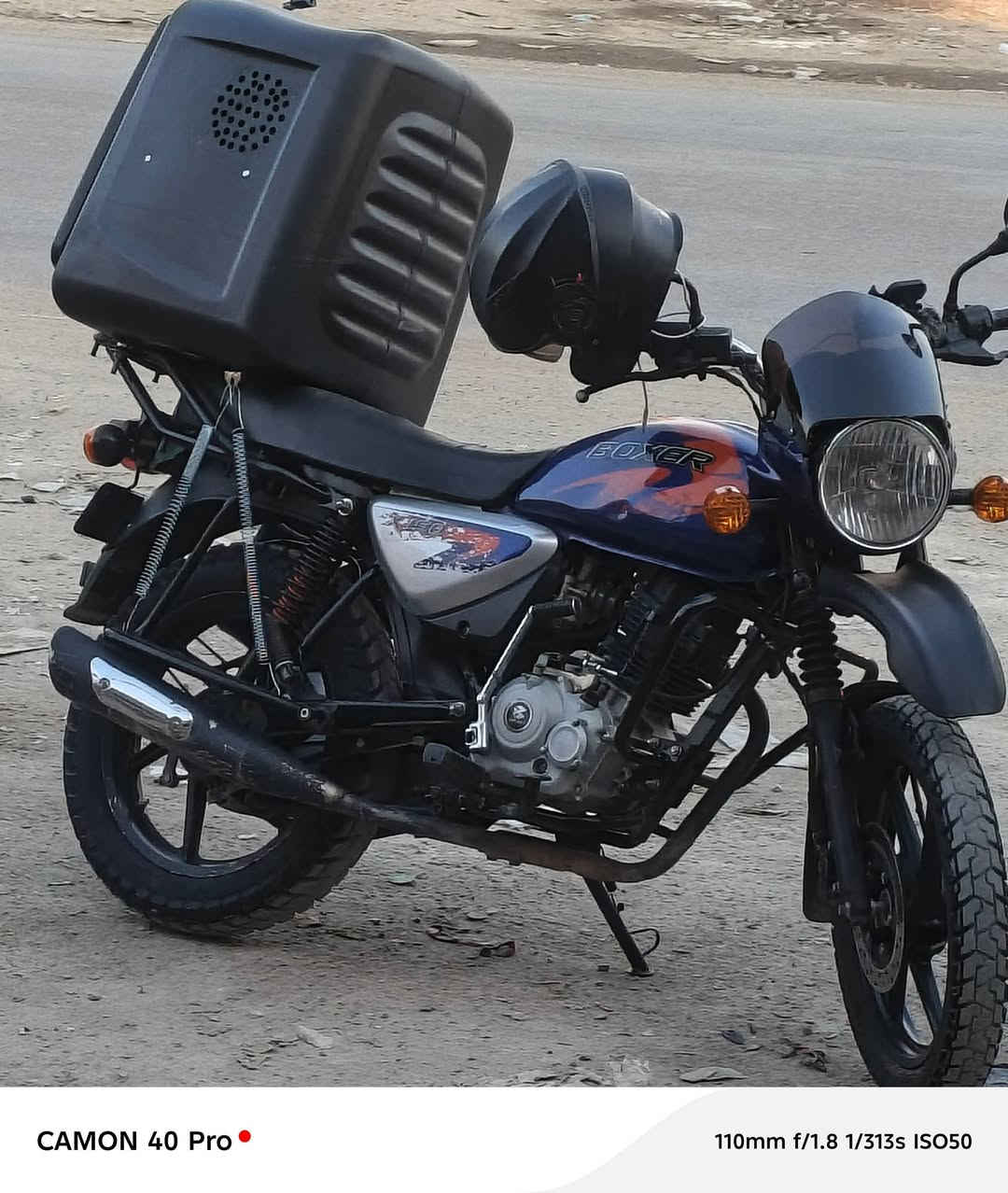 السلام عليكم دراجه بوكسر موديل2024 مكفوله كفاله عامه الدراجه جديده اوراق بأسمي  مع سستم سماعات وصندوك دلڤري وخوذه العسر 1700 وبيها مجال  العنوان بغداد قضاء الزوراء المعامل فلكه حي النصر رقم الهاتف ‏‪***********‬‏
