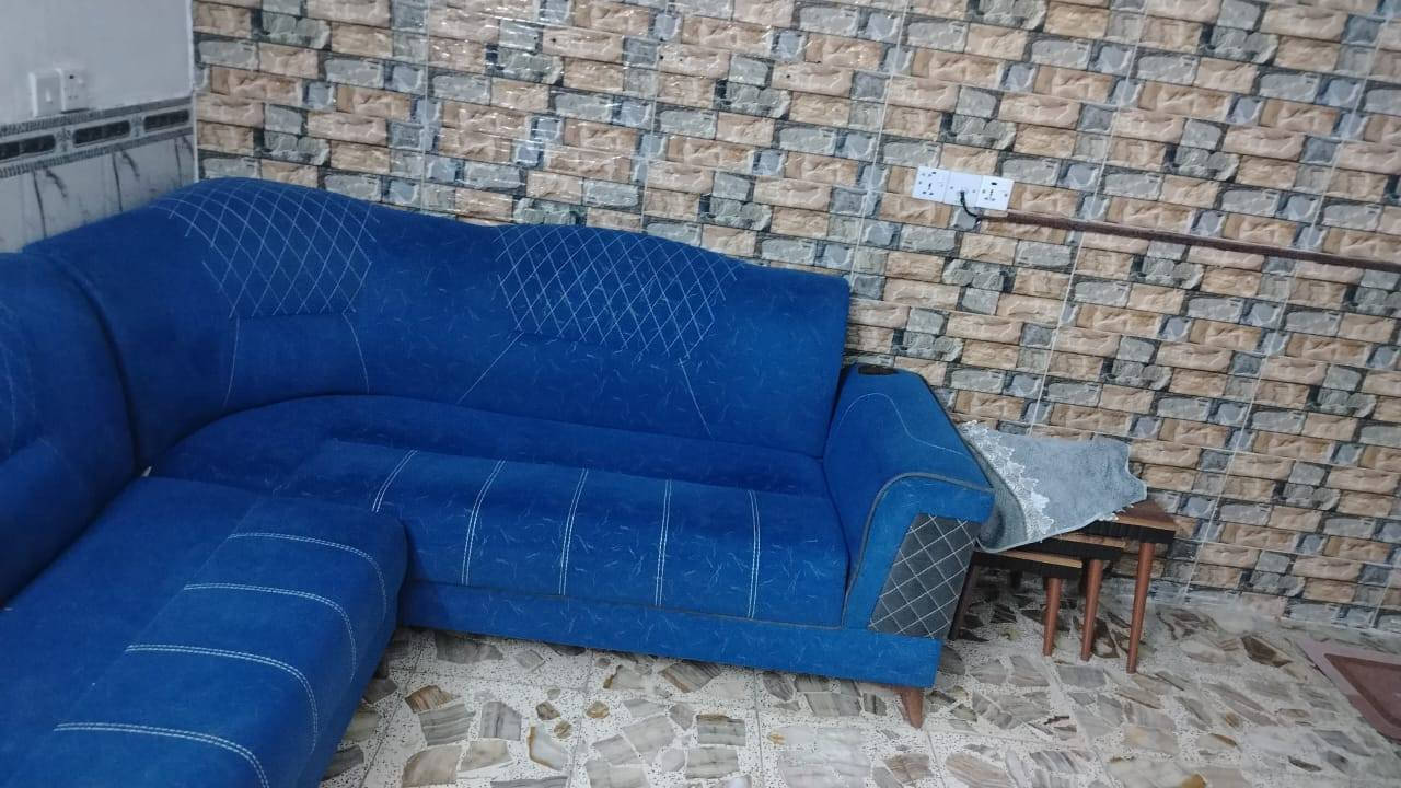 السلام عليكم ديوان تزكام نضيف مسوي قبل سنتين تقريبا بي بس اضرار بسيطه الزاويه بيه حرق بس هذا سعره 150 بي مجال ***********

الطباخ كريازي نضيف نضافته 70 بالمية هاي الشخوط البصفحه نايلون مشخط سعره 250 بي مجال
