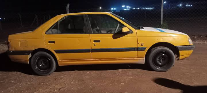 بيجو 405 موديل 14 رقم احمر سياره نضيفه مكان ميسان المجر لكبير شراي يتصل *********** ( سعر 20 وبيه مجال)
