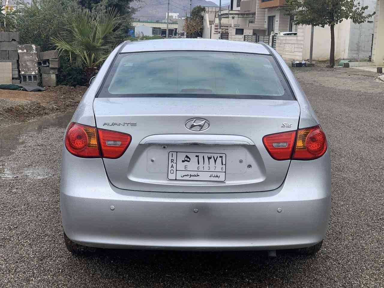 ئاڤانتی ٢٠٠٩  سێ گیچ تازە داخڵ گیر مە کینە بەشەرت جلدو هیتەر ئاوینە شەفت پیشو پشتی کەپس زور خاوینە سە خفی شوشە***********
