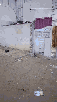 السلام عليكم بيت للبيع قربه معارض السيارات او حي صناعي مساحه البيت 100 متر البيئه الزراعي مقابل للتطويب مدفوعه الاستماره مال الطابه رقم الهاتف للاستفسار*********** السعر 17 وبي مجال
