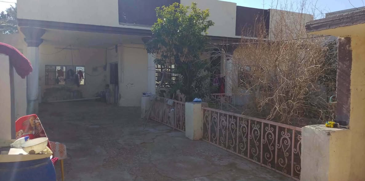 اسلام عليكم شباب بيت للبيع ٣٠٠متر   طاابو ملك صرف  بيت جبير وحلو قرفتين نوم واستقبال ومطبخ وهوول جبير مكان ديالى غالبية سيف سعد قرب شارع ٣٠ بيت خير من الله سعرة ٥٥وبيه مجال قليل شراي يتصل علرقم ***********وهاذة الثاني بيه واتساب ***********
