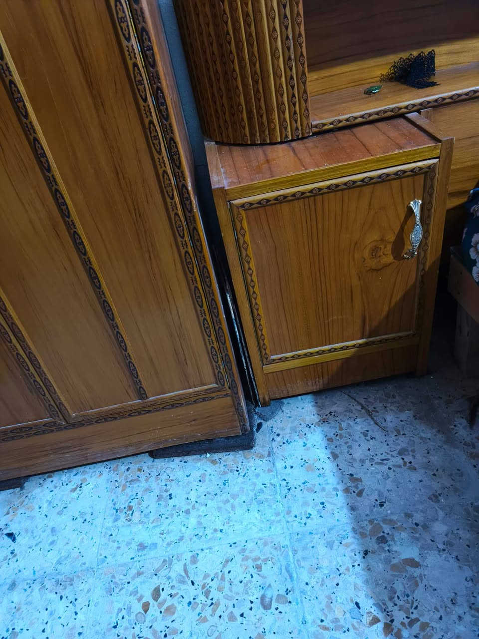 مرحبا غرفه اخشاب صاج ركم  تصمصم سويسري للبيع مستعجل على بيعتها  جديده منصوبه  اومامستخدمها  ماخذها مليون 350 من جانن رخيصات  وهسه اريدها 850--الشراي يتواصل واساب ***********عنواني بغداد  مدينة
