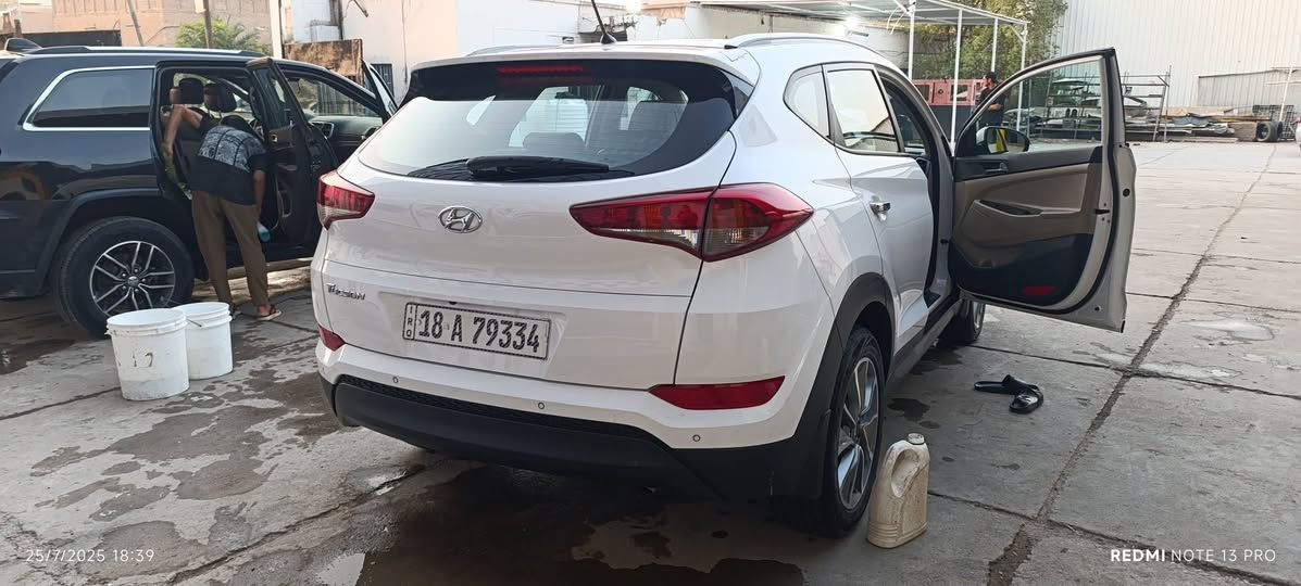 سلام عليكم توسان للبيع
موديل 2018
بصمه  كشن جلد 
حساس خلفي مع كامره 
مري شفط
ويل كروم
السياره مكفوله من كلشي 
ماشيه 175
السعر 190 بيه مجال قليل  السياره احله من الصور للستفسار اتصل غير متواجد على الفيس *********** ياالله
