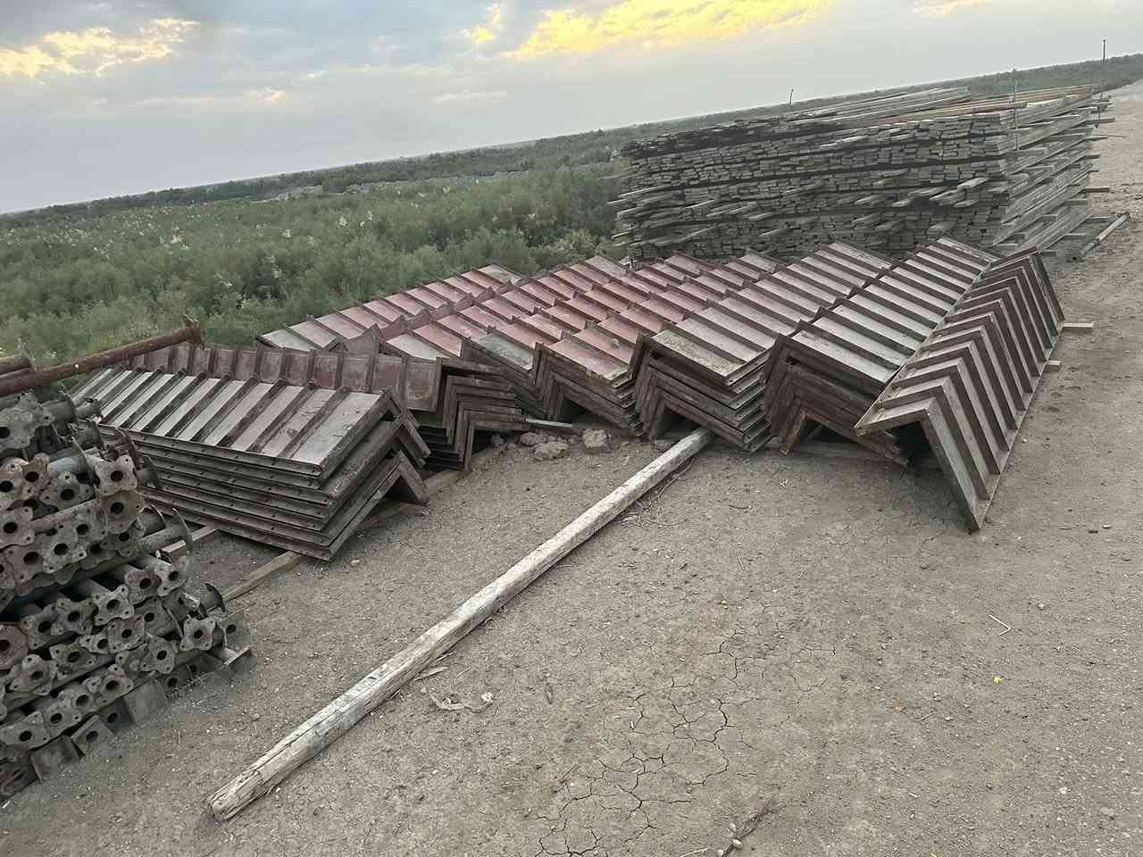 دنك حديد قياس ٥٠في ٢٥ طول ٣متر مشتغلات شغله وحده  سعر العمود ٢٢٥ الف ٣٠ عمود   ***********
