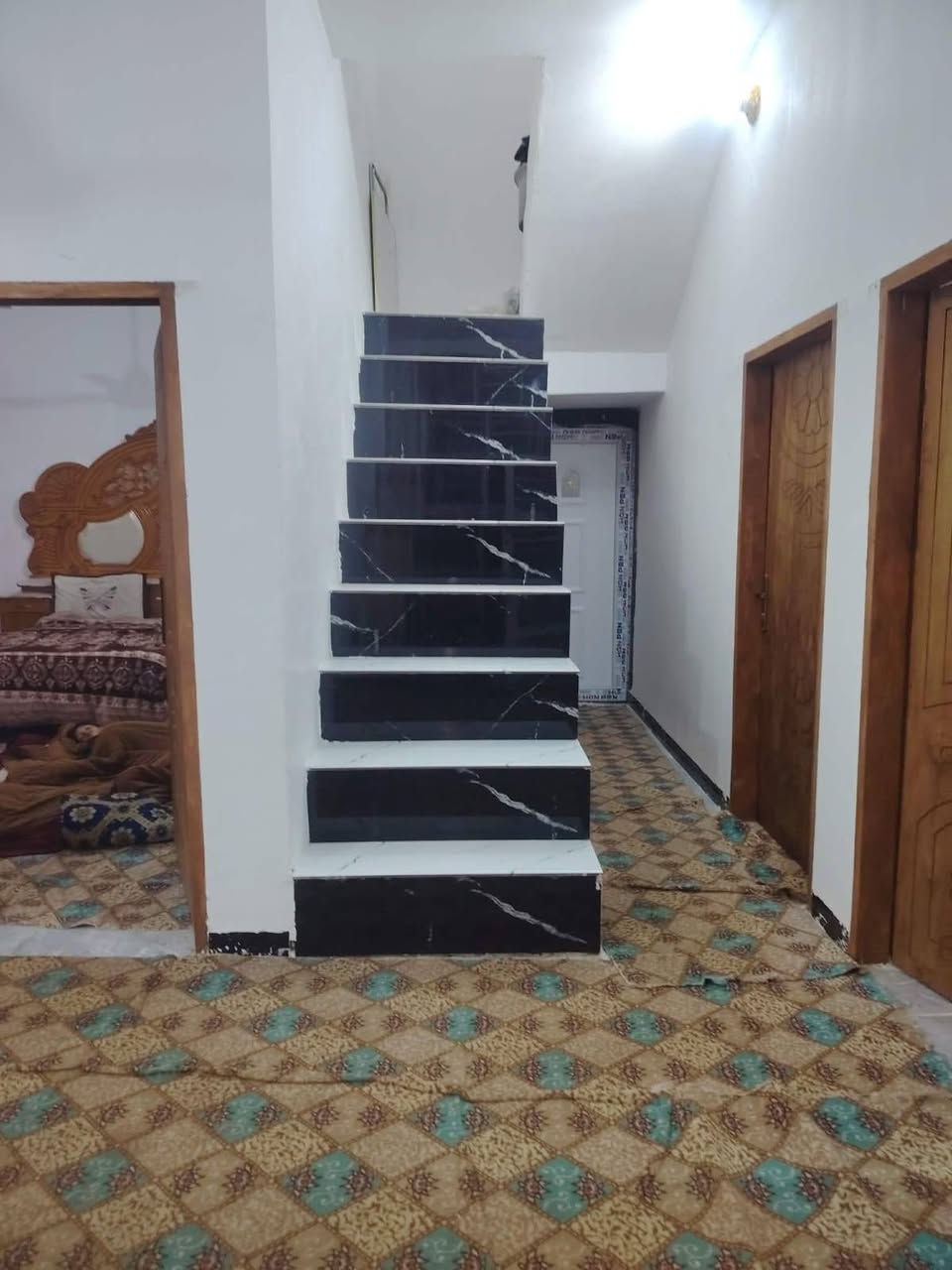 على بركة الله تعالى 
يتوفر دار للبيع طابو زراعي بمساحة 130م مربع 
الموقع ام عردة قرب محل اعلاف بركات المصطفى 
يحتوي على غرفتين وصاله ومطبخ واستقبال 
البناء طابوق عگادة جاهز للسكن 
السعر  40 مليون بي مجال بسيط 
للاستفسار الاتصال على الارقام التاليه 
 ***********  ***********
او زيارة مكتبنا المجاز رسميا في قضاء المشخاب 
 شارع القادسية حي الضباط مدرسة الذكوات الأهلية القديمة
