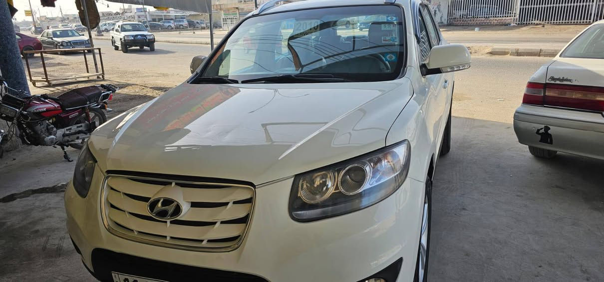 السلام عليكم سنتافيا للبيع موديل ٢٠١٠ الشركة العامة خليجي فتحة تحكم ستيرن كشن كهربائي ٦ سلندر ٧ راكب كفالة ماعدى جاملغ خلفي صبغ  كير مكينة جدد لافتح ولارواجز غرفته جديد ،سياره احلى من الصور رقم بغداد دولي بأسمي مكان السيارة ميسان العمارة سعره  ١٣٥  للأستفسار  ***********
