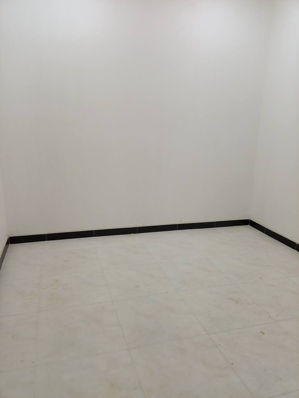 مشتمل للايجار بناء حديث ميه مربع ركن على ساحه بلدبيه الثالثه قريب على مكتب دلالية حسين الزيدي للاستفسار ***********
