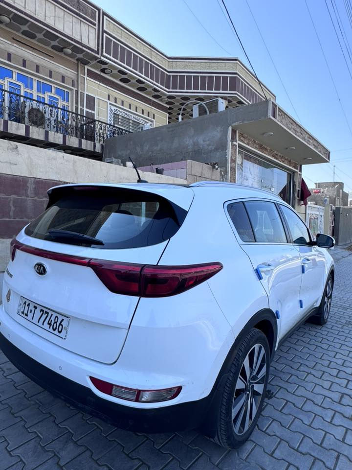 السلام عليكم ورحمة الله وبركاته 

للبيع كيا سبورتاج خليجي موديل 2018
رقم بغداد نكليزي
الهزة والسنوية مجددات وباسمي كفالة من مكينة وكير  صبغ جاملغ وربع باب السايق بدون دواخل

المواصفات
بانوراما
تحكم ستيرن
شاشة
مراي شفط
داخلية لونين
حساسات امامية وخلفية
كامرة
زراك لايت
شادها زينون
الارضيات مغلفة جلد
3 وضعيات قيادة
 
السيارة خير من الله نظيفة وجديدة وبالعافية على الي ياخذها
السعر 18500
وبيها مجال ***********
