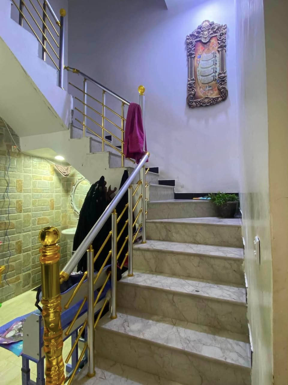 🏠 دار للبيع ويرهم مراوس 
📍 الكاظمية الثانية الطي 
📍 نزال الكامرات فرع اسواق الامير    
📐 المساحة: 68 متر وقف 18 متر 
📐 واجهة 4 نزال 17
🛏️ صحيات خارجية وداخلية صالة مطبخ حار وبارد هول منور  
🛏️ الطابق الثاني غرفتين نوم صحيات سطحين مع بيتونة ساندويش كبيرة 
✨دار نظيفة وموقع ممتاز     

📞 للاستفسار والمراسلة:
***********

عقارات الكاظمية والطي 

نوفرلكم:
🏠 بيوت للبيع
🏘️ بيوت للإيجار
📍 قطع أراضي
🏢 محلات وشقق
💰 أسعار مناسبة ومواقع ممتازة

هدفنا نوفرلك العقار المناسب بأسرع وقت وبمصداقية عالية 🤝

📌 نخدم مناطق:
الكاظمية • الطي • بغداد والمناطق القريبة

📞 للاستفسار والمراسلة:
***********

تابعوا الصفحة يومياً حتى توصلكم أحدث العروض والأسعار 🔔
وأي شخص عنده دار أو أرض يريد يبيع أو يأجر يراسلنا خاص.
