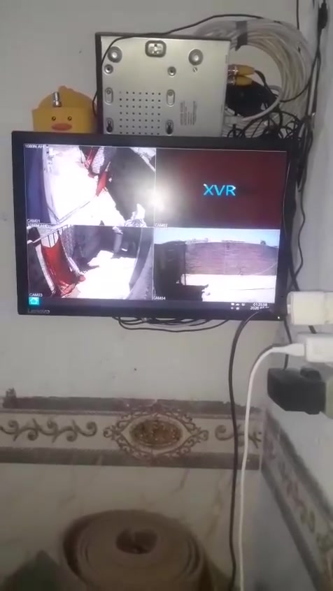 كاميرات للبيع اربعه كاميرات وبلازما بالعماره بحي الوحده ***********
