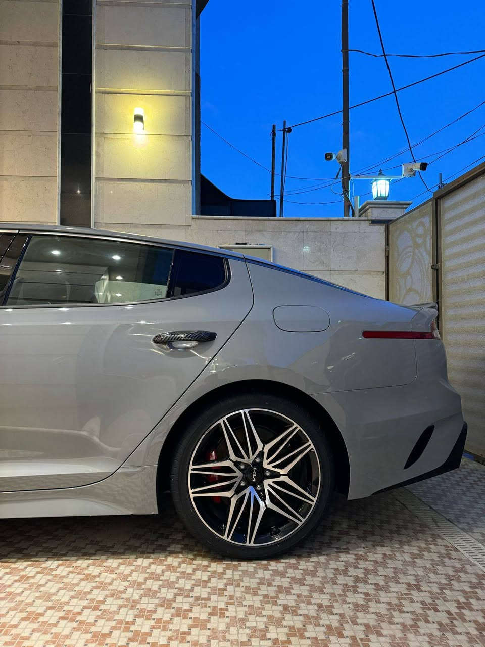 كيا ستنكر 2022 فئة Gt1
بدون ايرباك بدون صبغ حاثه بارد فقط
محرك 6 تون تيربو 
السعر 232
***********
