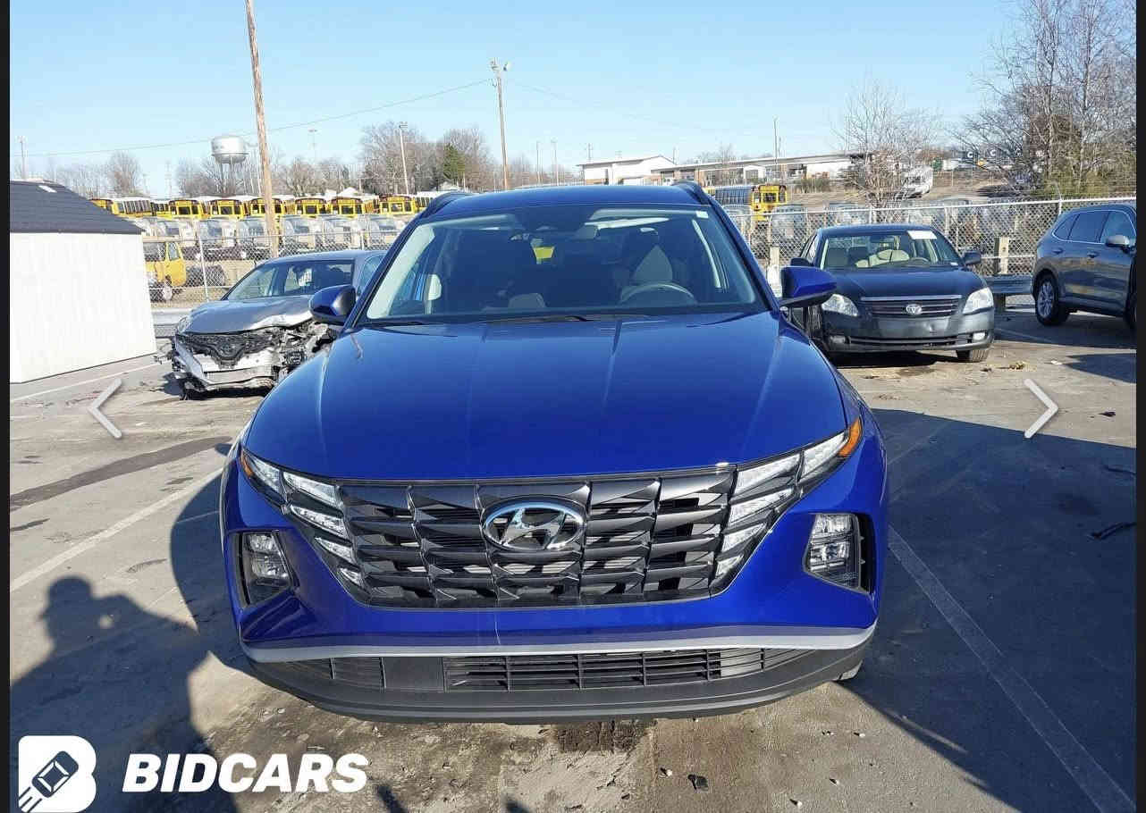 السلام عليكم.   
للبيع توسان موديل 24 
ماشي 11 مايل 
كشن كهربائي 
بصمه 
صندوك كهرباء
ترحيب 
سياره اخت جديده 
حادثه كلش خفيف 
ترقم شمالي 
سعر سياره 175 $ بيه مجال حك جيه 
مكان سياره الانبار 
بجم سياره كبس شركه 
صوره الحادث موجود تريد رقم شاصي 
***********الموبايل
