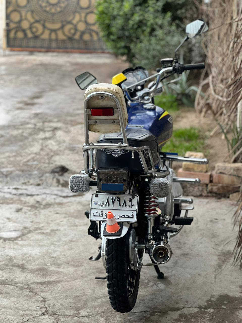 السلام عليكم دراجة ايراني للبيع الدراجة 2025 بعدهة جديدة ماشية 5000 الدراجة احلة من الصور مكينة 200cc اوراق كاملة منفيس مكينة برغي ما مفتوح منهة الدراجة كدامك وشوفهة السعر 850 وبيهة مجال مكان بغداد قرب جزيرة بغداد السياحية رقم الهاتف***********وتحياتي للجميع 🌍🌿🩶
