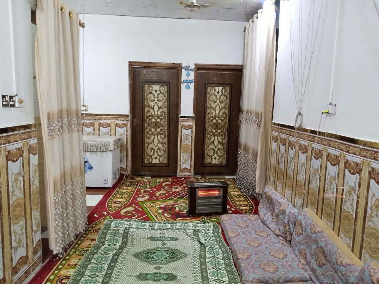 السلام عليكم 
جبتلكم بيت بل حيانيه البيت حلو سعره حلو ومساحته حلوه
بيت البيع في حي الحسين منطقه الرابعه على مستطيل قرب حسينيه روح الله قاطين القاط الأول يتكون من غرفتين +ديوانيه+صاله+مطبخ+مخزن+ساحه+صحيات
القاط الثاني يتكون من ٣غرف+صاله كبيره+صحيات
مساحة البيت 150 متر  نوع العقار اصولي سعره 148 وبي مجال
للتواصل والاستفسار مراسله عله الخاص


**إذا كنت صاحب هذا الإعلان وتريد حذفه لأي سبب، رجاءا أرسل رسالة إلى الدعم الفني**