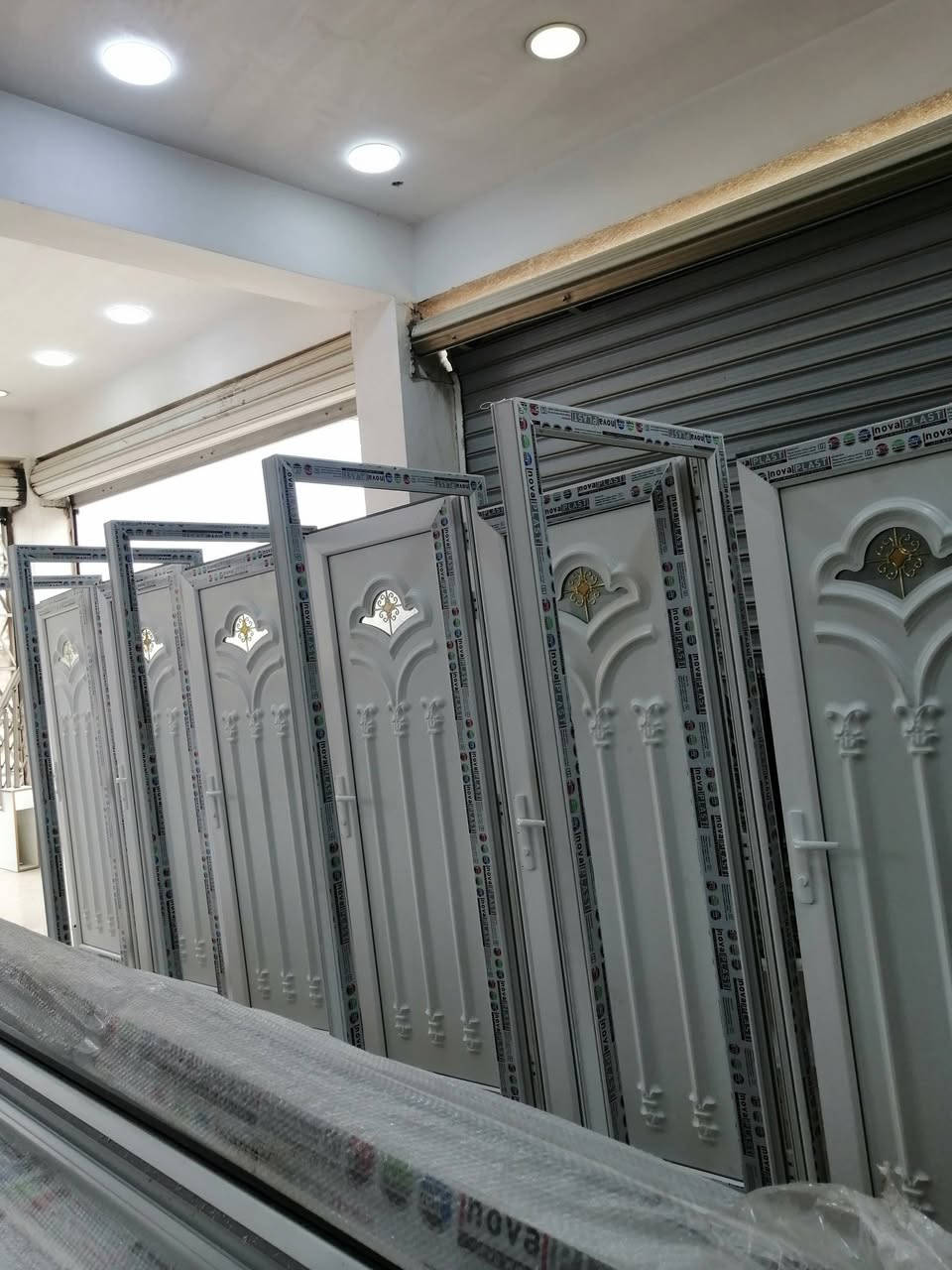 معمل سنتر تلعفر ابواب و شبابيك و محجرات أسعار مناسب باب صار يوم 90 الف كامل وياه شد ***********موقع حي وحده يم محطة حكومي
