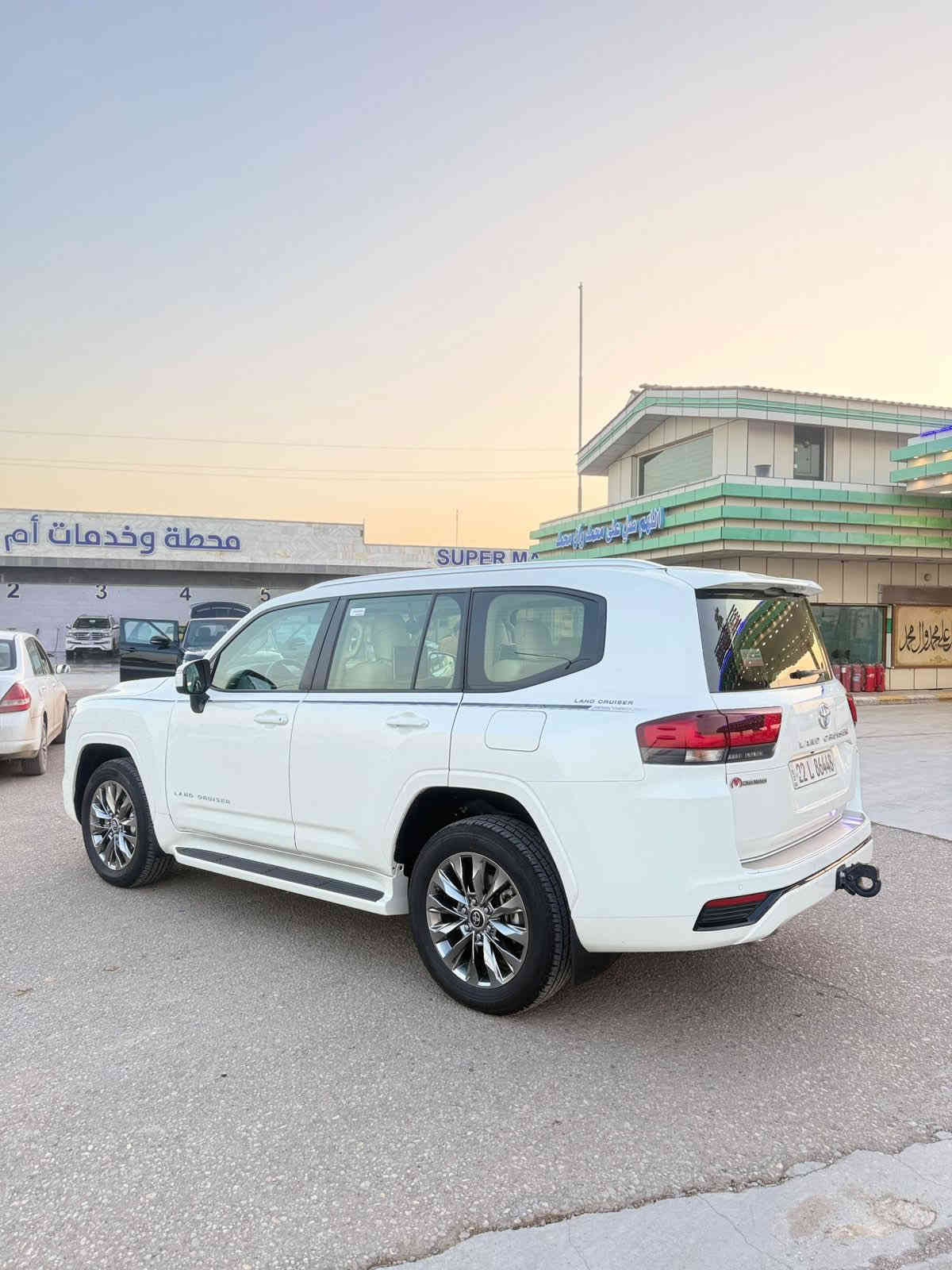 سلام عليكم 
للبيع لاندكروز موديل 2024 مكفولة كفالة عامة من كلشي 6سلندر 4000
مواصفات السياره 
فتحة سقف 
جنطة كهرباء 
كراسي جلد 
كراسي كهرباء 
شاشات تطبيق اصل 
3 شاشات 
كراسي تدفئة 
كراسي تبريد 
لايت زنون 3 عدسات 
كشاف لايت 
زراك لايت 
3 قطع تبريد 
جامات تصعد وتنزل كهرباء اوتو 
مري كهرباء وشفط 
نضام SPORT
نضام OTOhold
نضام صعود الجبال 
نضام المنحدرات 
داخل جلد بيجي 
بك لايت LED 
كامرات خلفية وامامية 
حساسات أمامية 
حساسات خلفيه 
سياره جديدة حيل
مكان السيارة صويره
السعر المطلوب 735 وبيها مجال 

***********
***********
