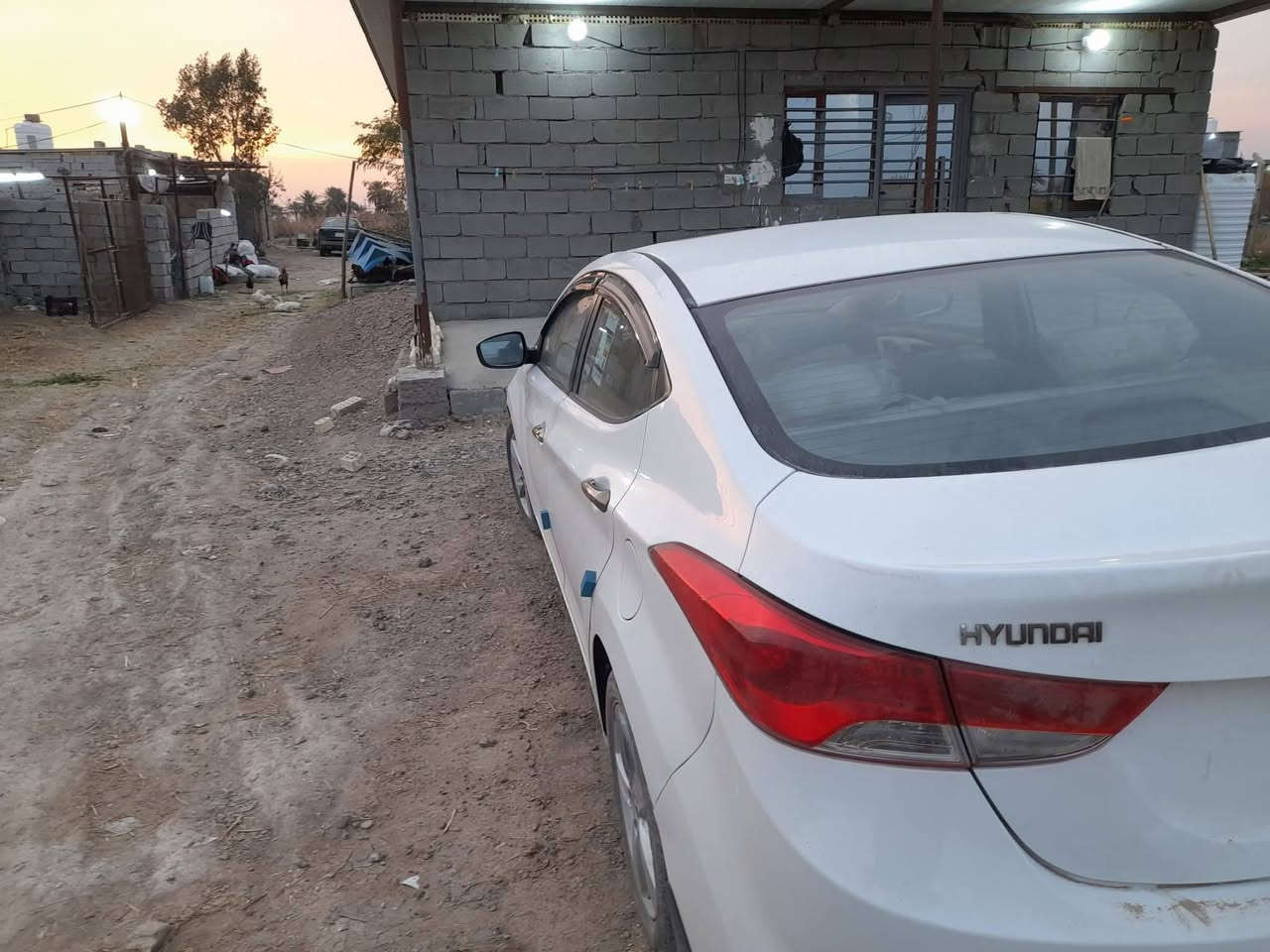 اخوان اقرو المنشور زين
الانتره للبيع خليجي مضلع اللون ابيض  موديل ٢٠١٢ محرك 1٨٠٠ السياره مكفوله 
السيارة ماشية 196 الف
الكير والمحرك تمام
تبريد شغال بحاله جيدة
راديتر جديد
صدر بالكامل جديد قبل يومين شديته
تايرات شادلها طخم قبل ٢ اشهر 
 والسيارة نظيفة
ملاحظة مهمة ((السيارة صاحبها الشرعي متوفي باسم  هيوا قاسم)) والرجل بأسمه 4900 سيارة
 وعندي وكاله خاصة من عنده والسياره عليها اشارة حجز احترازي فقط(( اشارة الحجز بسبب القاصرين))
والسياره صارلها 4 سنين  يمي  مكانه بغداد 
((احولك من ينفتح الحجز))وهسه اهل هيوه يسوون وكاله .بس السياره يضل الحجز احترازي***********اسعره ٩٠ وبيه مجال
