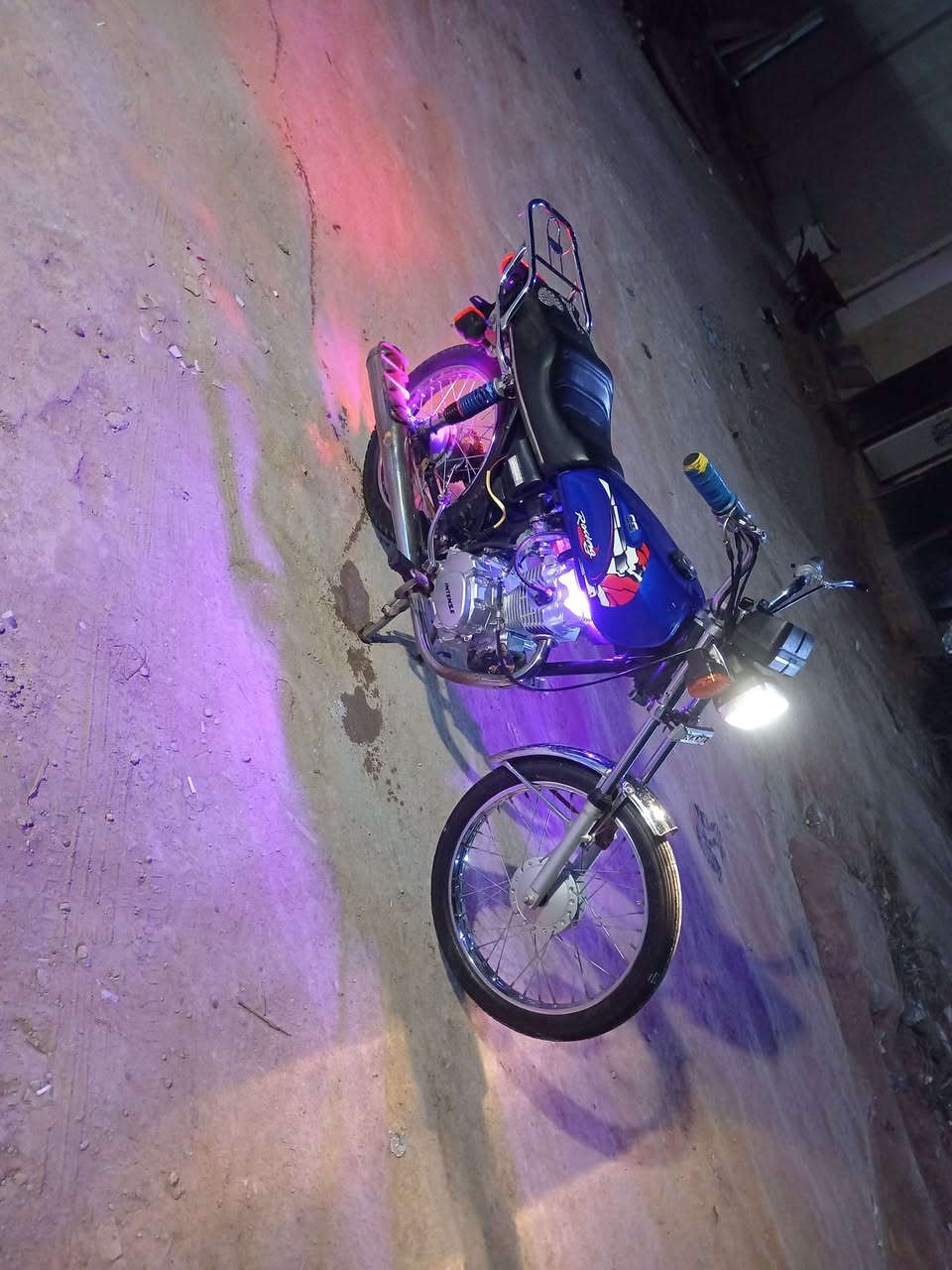 سلام عليكم  للبيع الشاصي نامه برو  اوراق  19 الباقي تعمير كله 25ما مفتوح برغي بيه محرك انتنس   شوفت عينك  كرهبأيات كله شغاله  مكاني بل شطره  رايده اب 800او بيه مجال


**إذا كنت صاحب هذا الإعلان وتريد حذفه لأي سبب، رجاءا أرسل رسالة إلى الدعم الفني**