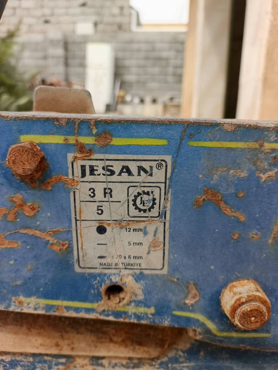 السلام عليكم غراض للبيع.. 
بلازمه حجمه32     110بيه مجال  
دمبلاصات بعدهن بنايلونهن  40 الف بيهن مجال. 
بطل الاوكسجين 80 الف بيه مجال حك الجيه 
مقص حديد نوع تركي 85 الف. 
صب جاهز عدد7  الطول 4ونص  والعرض 1مترونص او اكثر سعر الصبه الوحده 125 الف بيه مجال 
تكدر تسكف بيهن ديوانيه او مطبخ او مخزن او غرفه مال مولد او صاله كلمن علا كد حاله. 
الفلوجه قريه المختار. 
*********** كورك
*********** اثير
