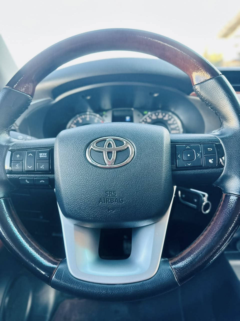 فلاونزه 2025 فول مواصفات كويتي الساير مذهب باب أول كير اوتوماتيك مكفولة كفالة عامه ماشيه 40 تبريد قطعتين مدوشمه رقم بغداد تحويل مكان السياره ناصرية السعر 310 وبيهه مجال
***********
‭0778 051 2555
