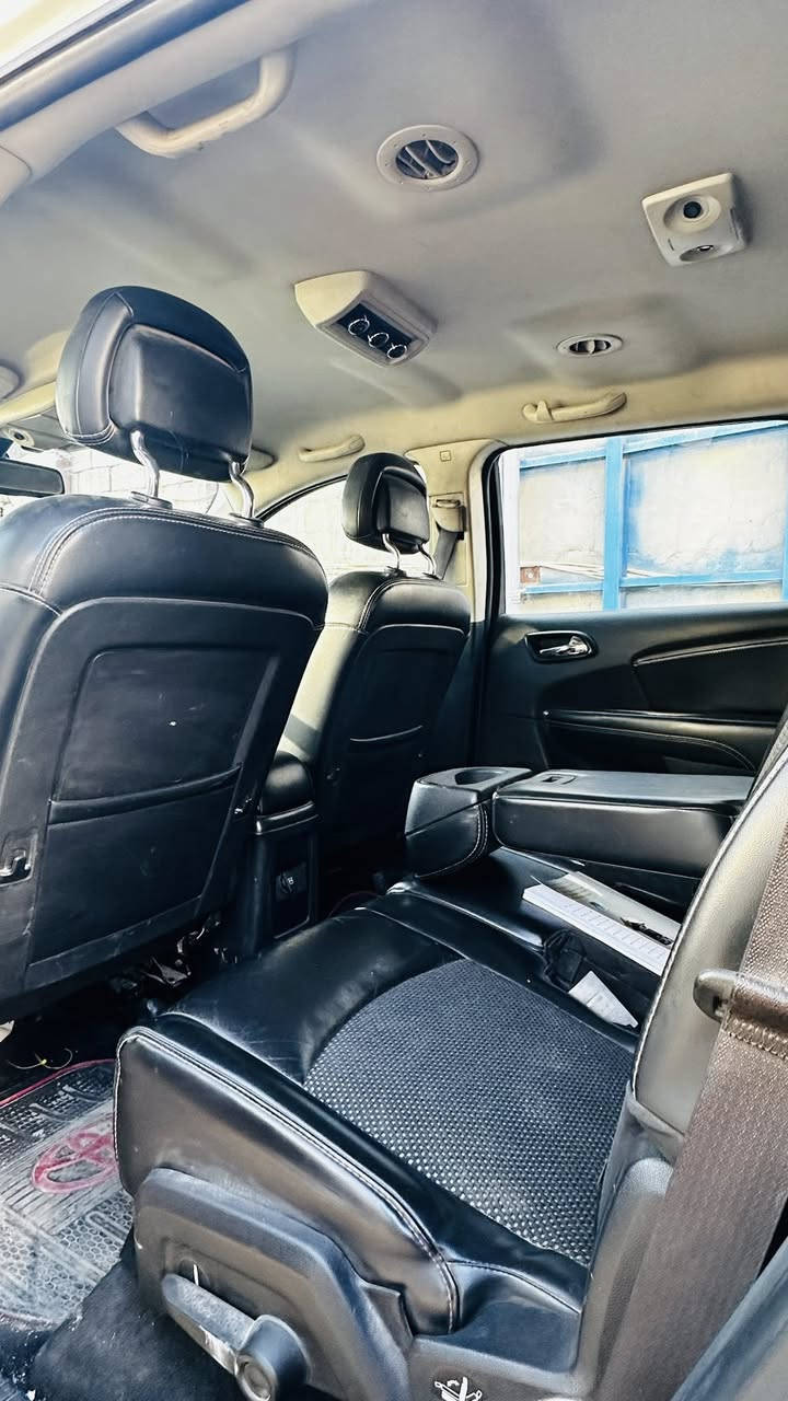 السلام عليكم دوج جورني 2019 فول ماعدا الفتحه سياره خير من الله تجي وتشوفها 4 سلندر السياره 7 راكب و3 قطع تبريد السياره بيها باب الصدر هنا بالعراق نضرب وتبدل وبامريكا جاملغ اليم الصدر والبنيد السياره جاهزه من كلشي كير حداديه محرك توني شاده جديد السياره مال مره دكتوره ت تروح وترجع بيها والسياره كلش حلوه وعارضها انه ب 140 وبيها مجال مكان السياره البصره منطقة حي بغداد قليل للشراي رجائاً مو شراي لاتدخل خاص الرقم خط و واتساب ***********
