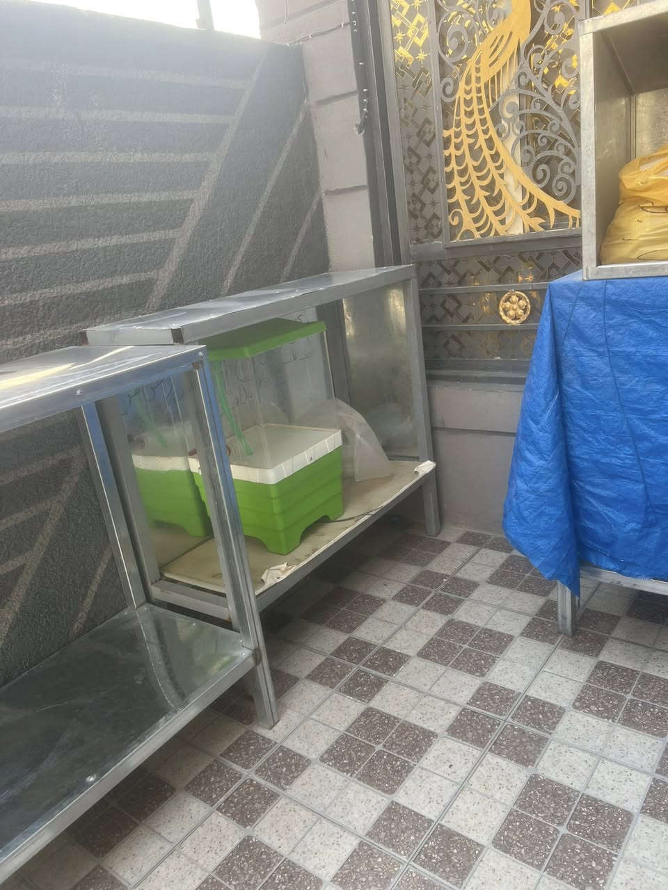 للبيع غراض مستعمله  مال مطعم
***********
