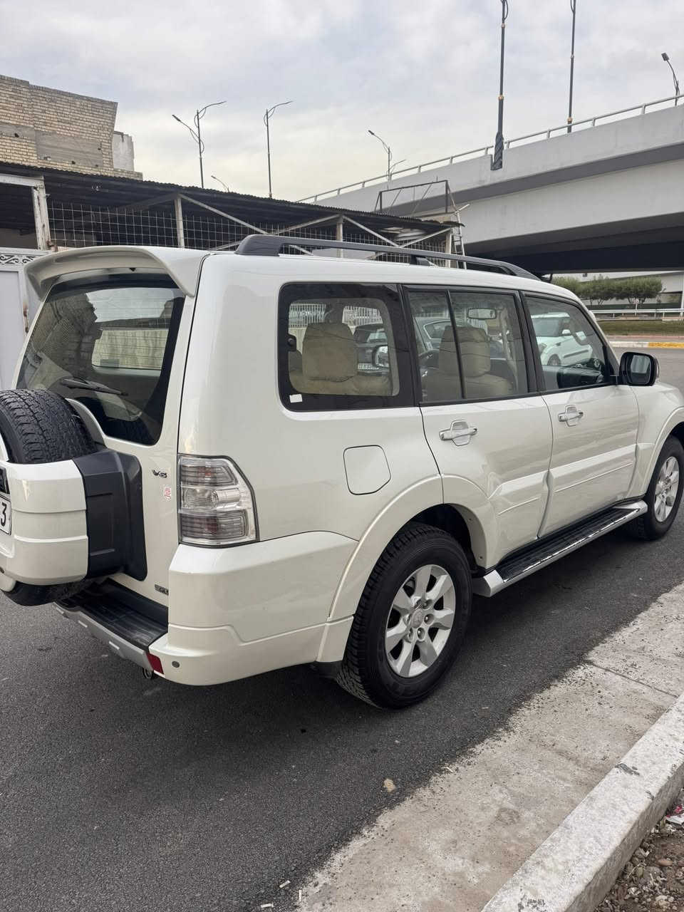 باجيرو ميتسوبيشي وكالة حبتور
باجيرو موديل 2010 رقم بغداد الانكليزي 

 السنوية بأسمي بحالة جيدة جدا

مكفولة من الصبغ والبارد والضربة 

والدعاميات والبلاستك بدون صبغ

مواصفات فول 1/1 

فتحة 

🥁🥁دمام

لايت زنون

حساسات خلفية

اشاير بلمري 

كشنات جلد 

تحكم ستيرن 

مري شفط 

كروز سرعة

تبريد ثلاث قطع 

7 راكب

ثلاجة 

كشنات جلد

نضام دفلوك

12سماعه 

AWX

4*4

السعر 154$

مكاني المنصور او علي الصالح

***********
