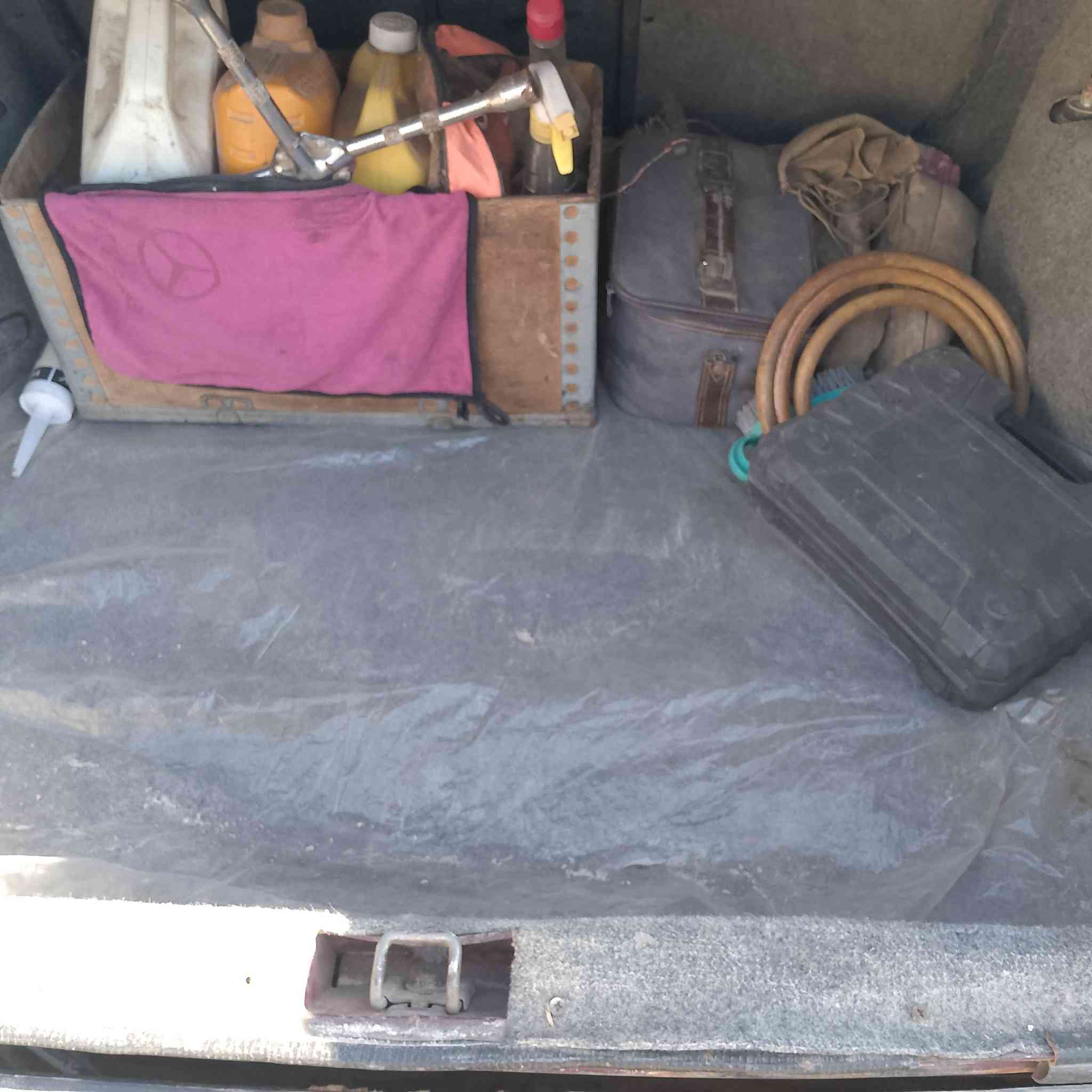 أوبل فكترا لون ماروني خمري
موديل/1990
المنشأ/ألمانيا 
محرك/1600
السياره باسمي تحويل مباشر رقم ديالى دولي جديد 
السعر/32 وبي مجال للطيبين 
رقم الهاتف/***********
