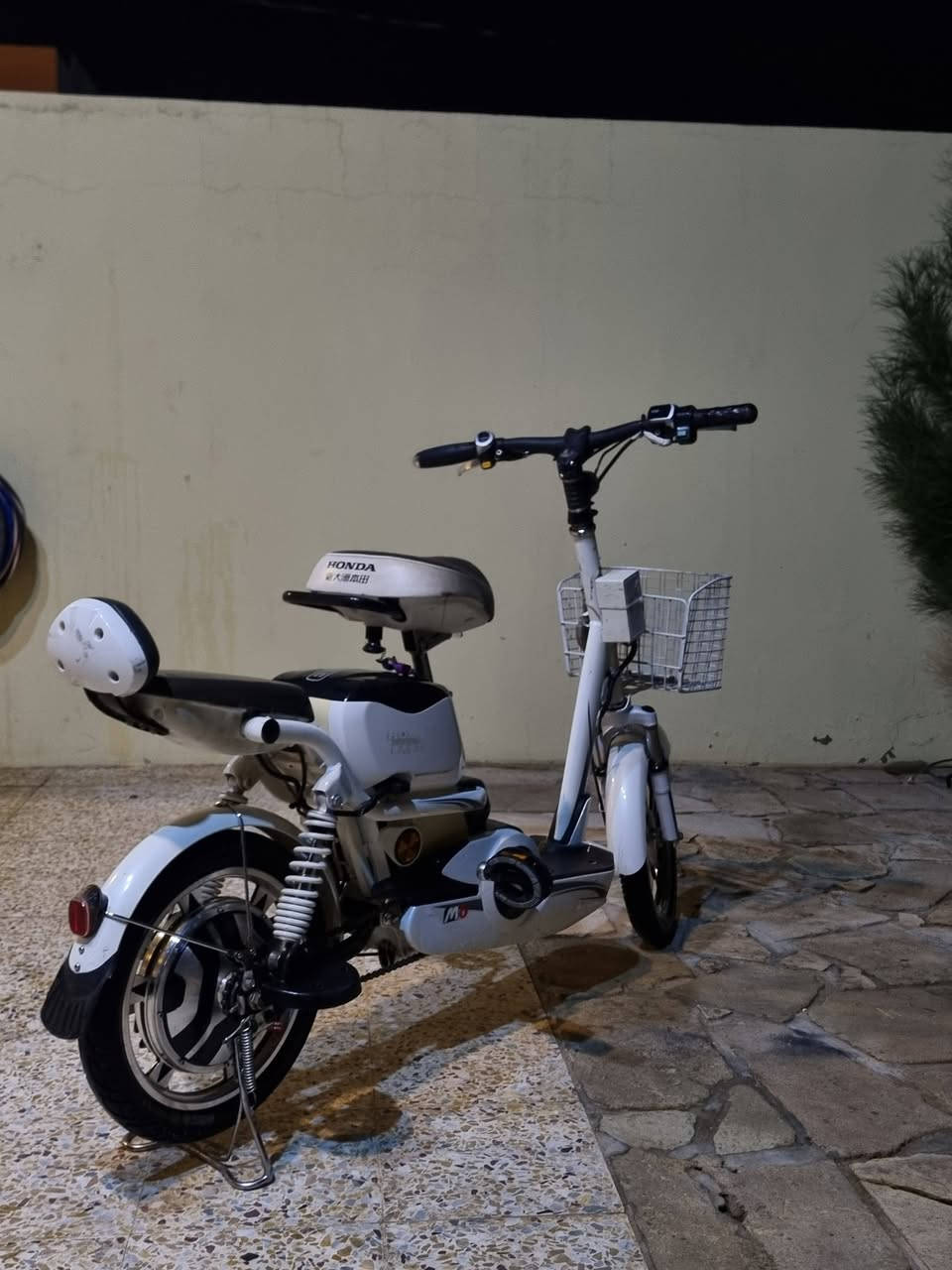 ماطور شحن للبيع من شركة هوندا ياباني 5بطاريات سرعه 50حقيقي السعر 330 وبي مجال بسيط العنوان موصل جانب الايمن لتواصل على هذا الرقم *********** ***********
