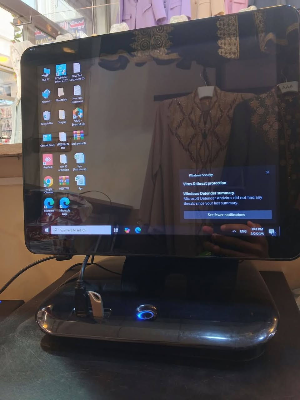 جهاز كاشير شاشه لمس مع البرنامج 
طابعة باركود 1
طابعة فاتورة 1
قارئ باركود 2
قاصة فلوس 1
عنواني الرمادي لاستفسار الاتصال على الرقم ***********واتساب.
