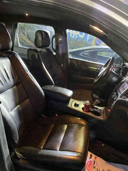 السلام عليكم جيب ٢٠١٩ اصل. ادوات كصة جنطة السيارة خليجية بالكارررررتوووون  ماشية ١٠٠ الف حقيقي  السيارة احلى من الصور  ومابيهه نقص برغي. نص مواصفات داخل. جلد اسود تشغيل عن بعد  لايت ليد اوتو ستوب بصمة  كير بالستيرن  تحكمات ستيرن فول.  متومه طبق الاصل مكانهه بغداد عارضهه ب ٩٥ مجالهه شي بسيط حك الجية ***********
