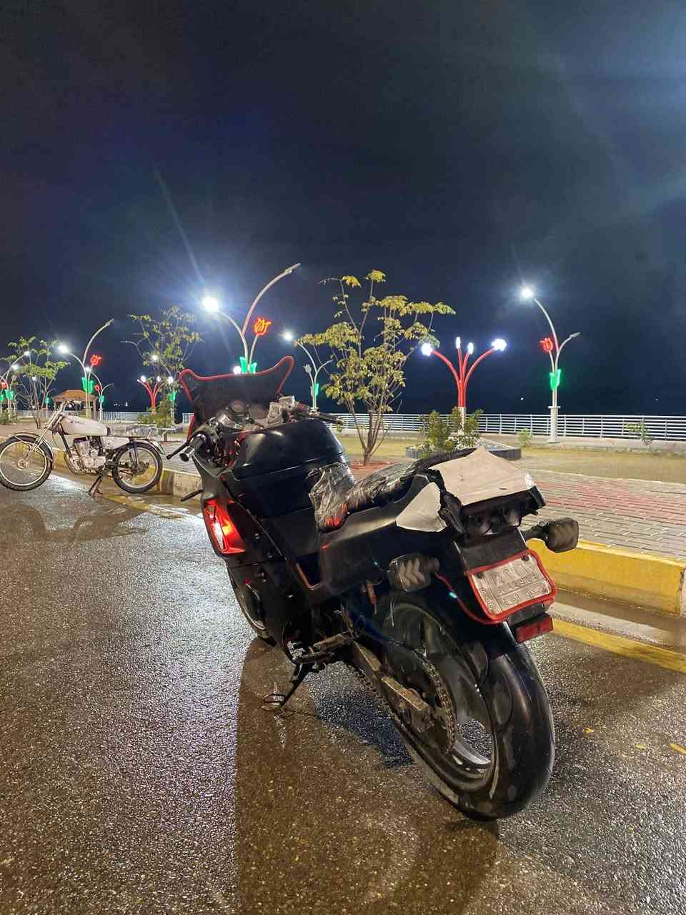 سلام عليكم دراجه بطح ام جنطه شغاله كامله نقصه بس شوته وراق كامله مكاني عامريه الصمود سعره 750. وبيه مجال هاذ رقمي ***********
