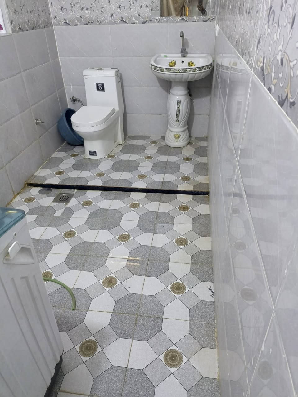 السلام عليكم بيت للبيع في بغداد المدائن الورديه مساحة 100متر زراعي ***********
