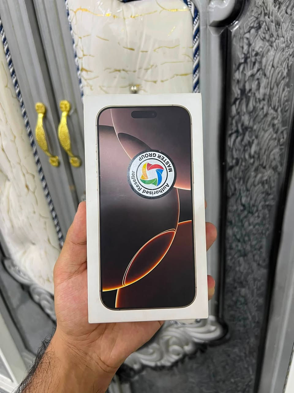 16 برو ماكس
شرق اوسط AEA 
ذاكره 256 
بطاريه 91 مشحون 480 مره بس 
بعده بلادي وبلباكيت 
نضافه 100% 
سعره جوه السوگ 1100 وبي حك جيه 
***********
