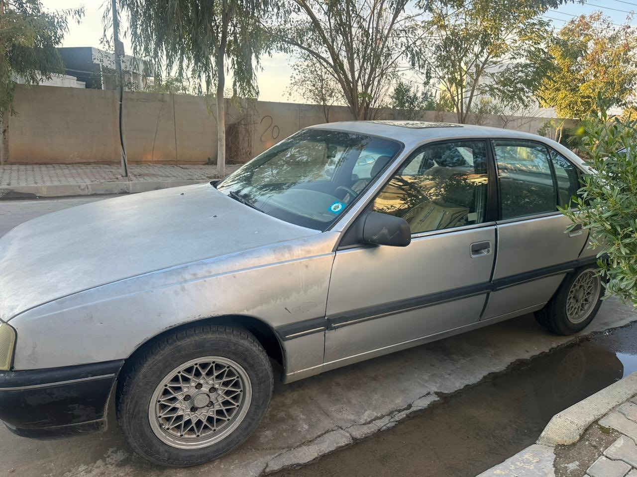 اوميكا  1988  رصاصي  بدون  صبغ  بدون تعديل بارد  محرك بالشرط بدون بخار  كير اوتوماتيك بالشرط  الصدر  جديد   الاطارات 4 جديد  السنويه مشروع وطني   لغاية 2030  بطاقة بانزين  السنويه باسمنا السياره  بدون اي مصرف جاهز تماما (سعر ٣٣ ورق ) مكان السيارة كركوك ) خابر على رقم )￼***********￼￼￼
