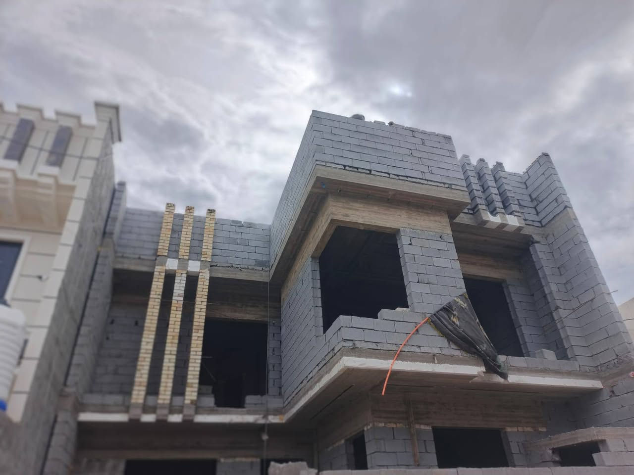 سلام عليكم خلفات بناء بلوك طابوق فرمستون قطعي أو ع دبل شغل هندسي ونضيف وسريع شرط ضمان دقه مكاني البصرة لاستفسار***********
