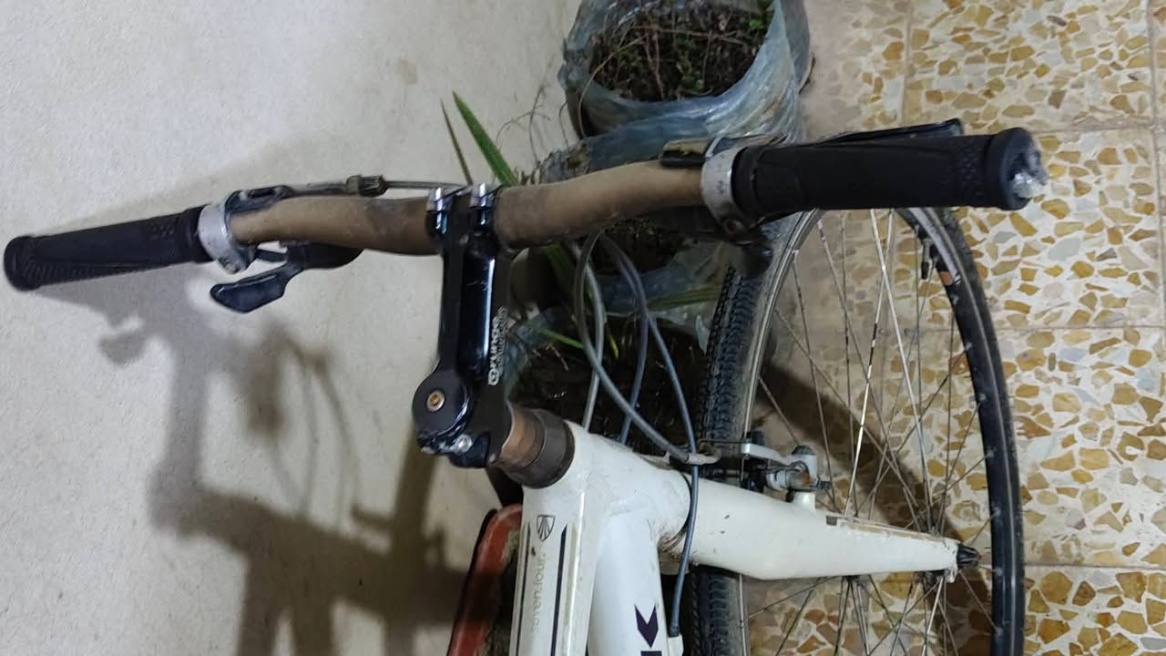 السلام عليكم بايسكل C700 حجم 28 للبيع ماركة تريك TREK, نظيف مال شحن كل غراضو شيمانو فقاسات ACERA اصلي عقرب ديور مجمع شيمانو مكينة خلفي 9 نمرات امامي 3 ماشة كاربون كلو وضع شركة اصلي شراي  سعر مناسب تواصل خاص مكان موصل


**إذا كنت صاحب هذا الإعلان وتريد حذفه لأي سبب، رجاءا أرسل رسالة إلى الدعم الفني**