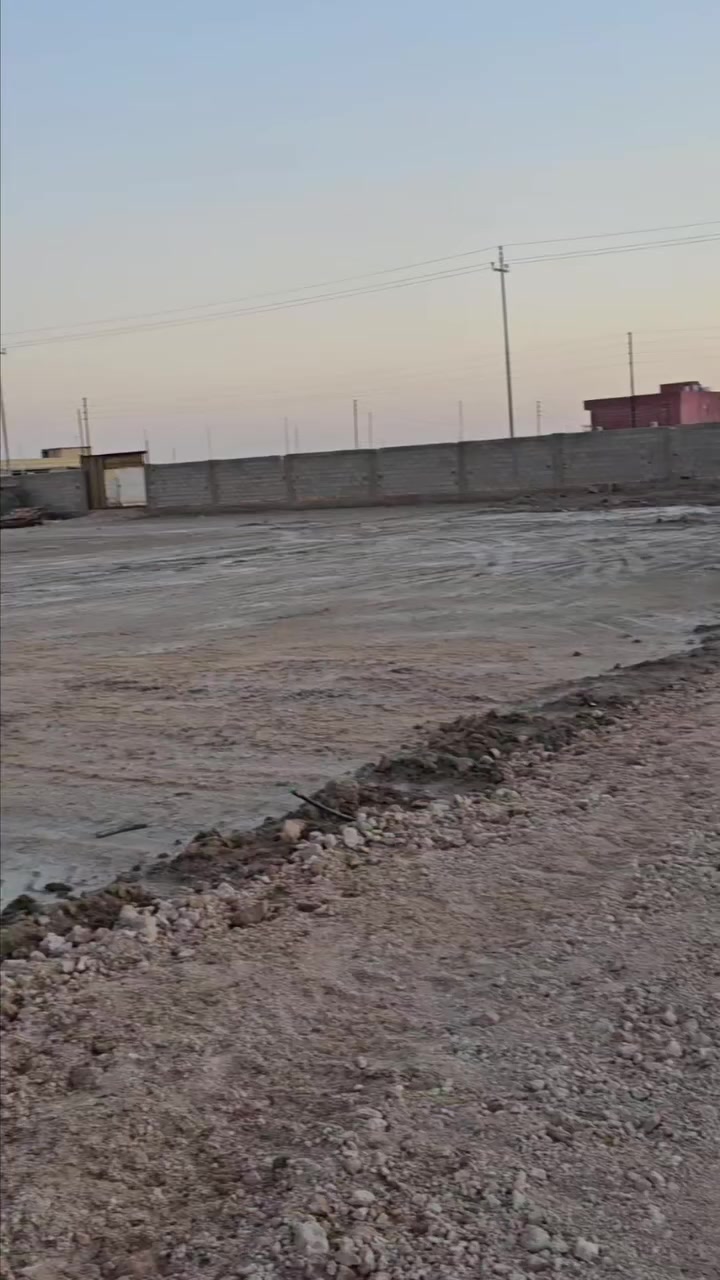 السلام عليكم قطع للبيع  لاسعار حسب  المساحه ١٥٠متر او تريد ٢٠٠ متر  او ١٠٠ متر قرب المدرسه موضح بالفيديو اسعار مناسبه لاستفسار اكثر وعن لأسعار اتصل وبالخدمه ***********
